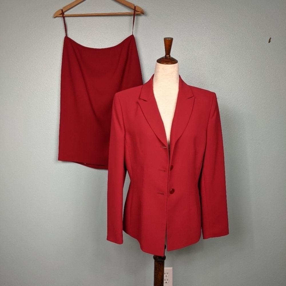 Le Suit 2-pc red career skirt suit 10